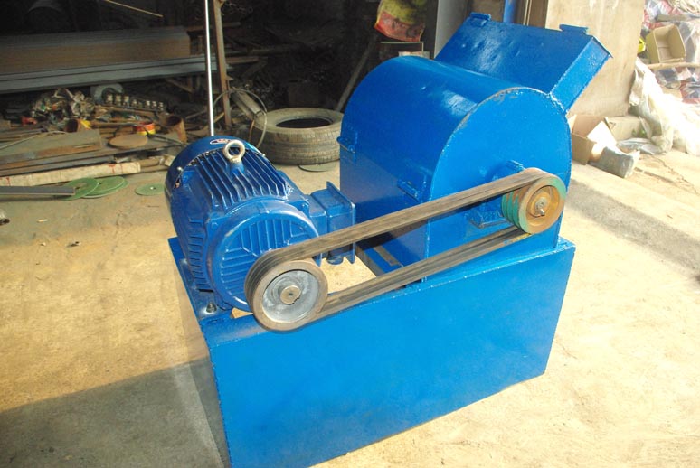 粉餅機(jī)，碎餅機(jī)，大餅打碎機(jī)，花生茶籽大豆餅粉碎機(jī)